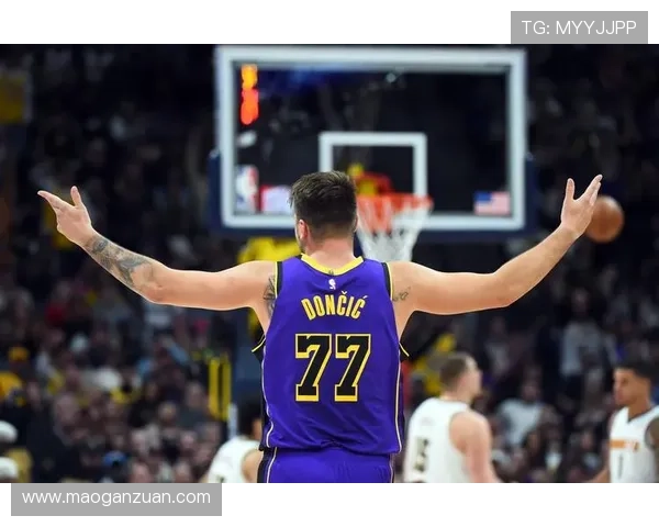 雷迪克分析对阵太阳时如何有效管理里夫斯和东契奇的出场时间